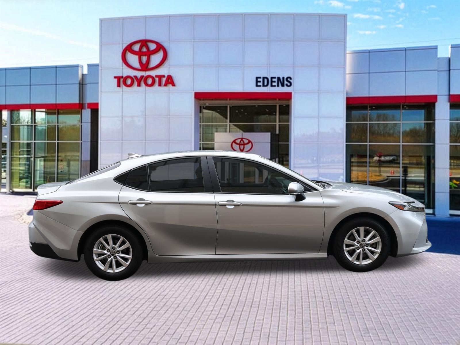 Used 2025 Toyota Camry LE FWD image 2