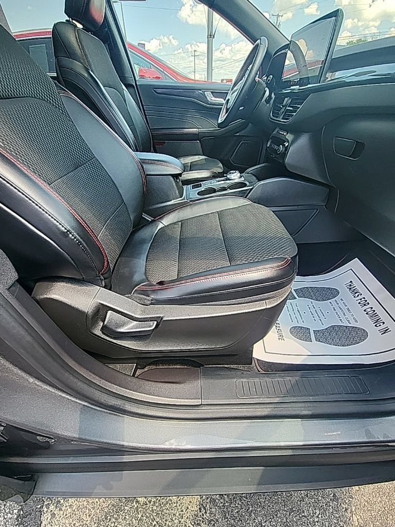 Used 2023 Ford Escape ST-Line w/ Tech Pack #1 AWD/4WD image 17