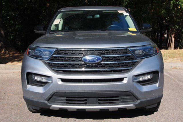 Certified 2024 Ford Explorer XLT w/ Equipment Group 202A AWD/4WD image 3