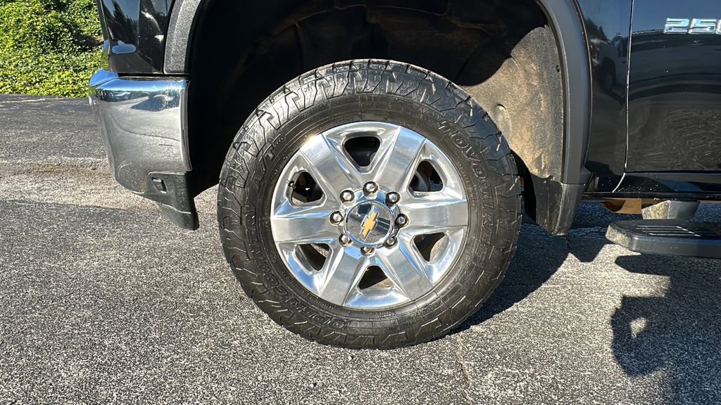 Used 2022 Chevrolet Silverado 2500 LTZ w/ LTZ Premium Package image 9