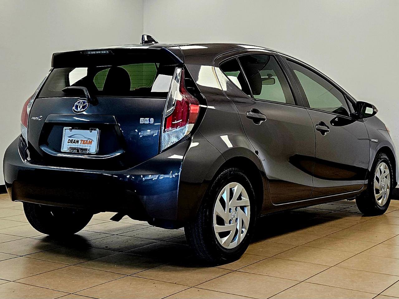 Used 2015 Toyota Prius C Two image 4