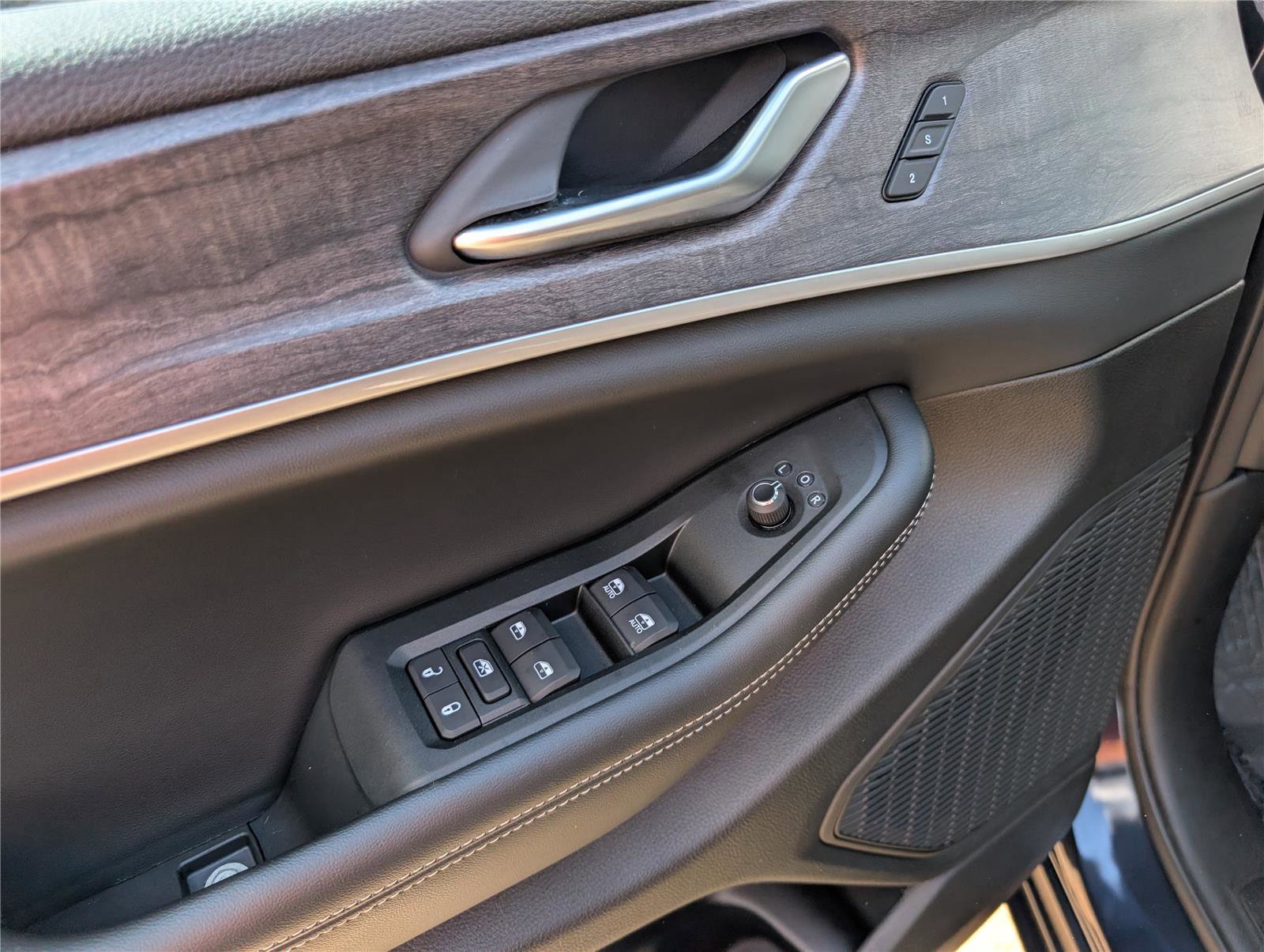 Used 2024 Jeep Grand Cherokee Limited w/ Luxury Tech Group II image 20