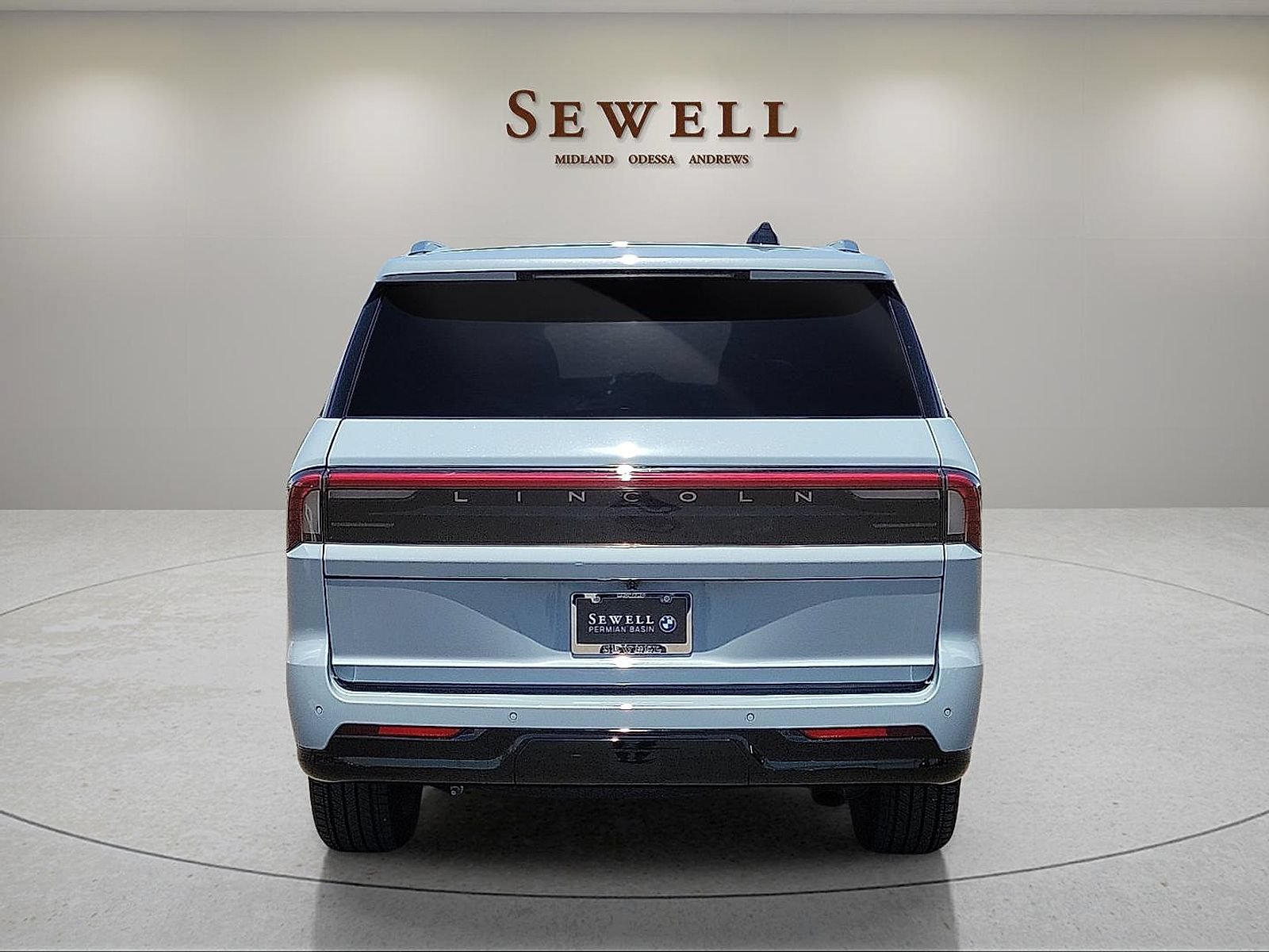Used 2026 Lincoln Navigator Reserve AWD/4WD image 4