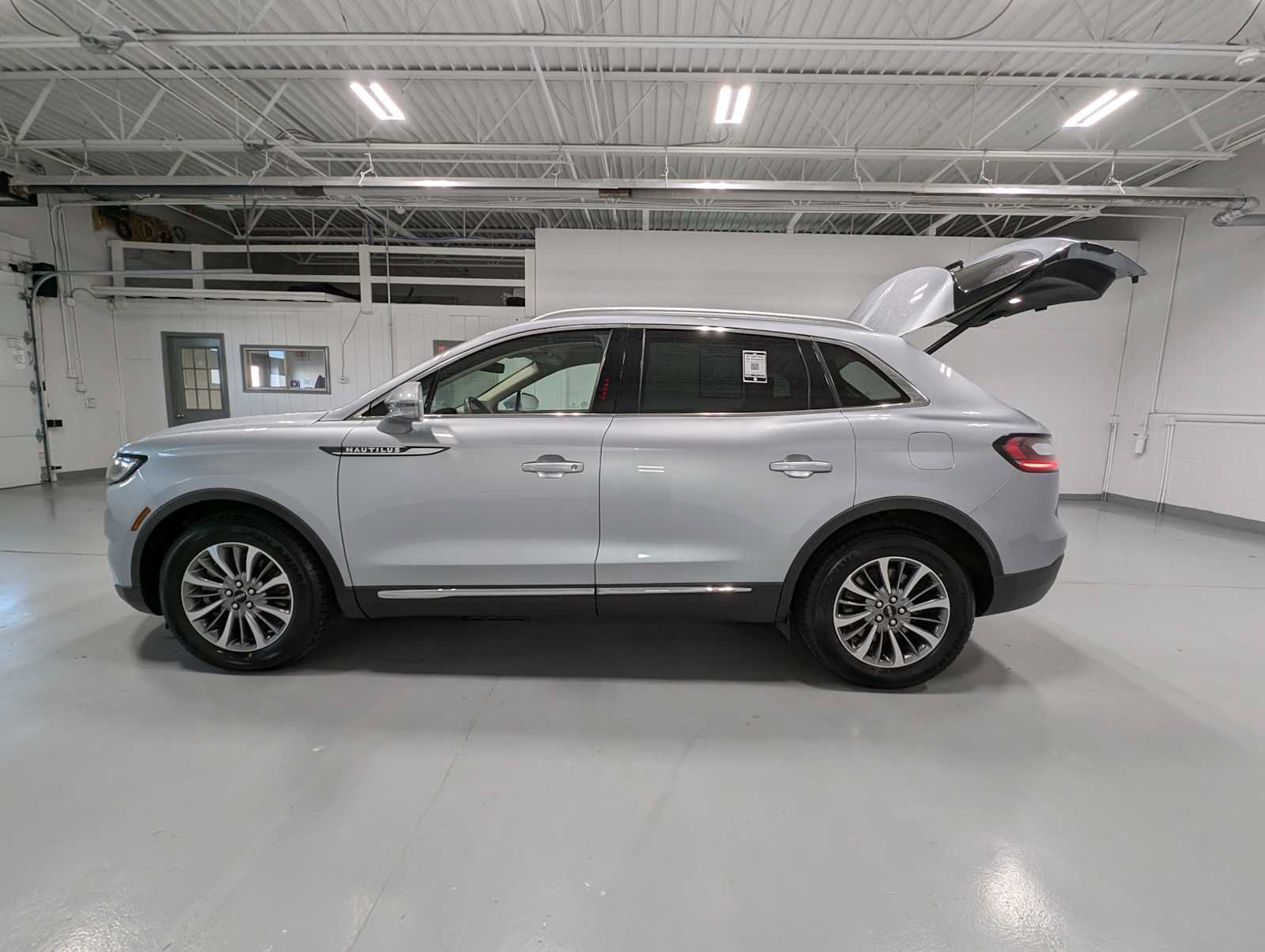 Certified 2023 Lincoln Nautilus AWD w/ Premium Package image 12