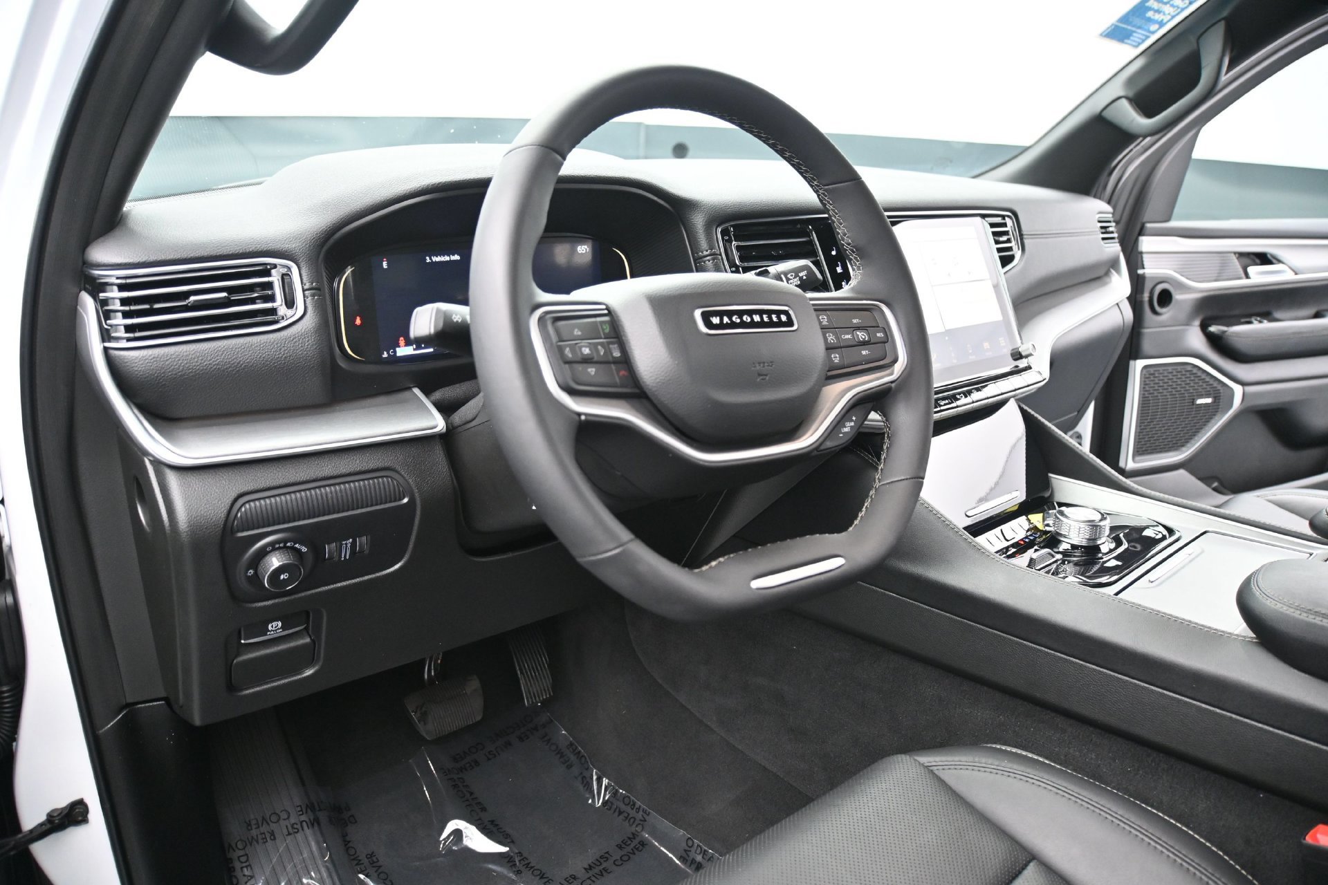 Used 2025 Jeep Wagoneer L Series II w/ 8-pass Seating Package AWD/4WD image 24