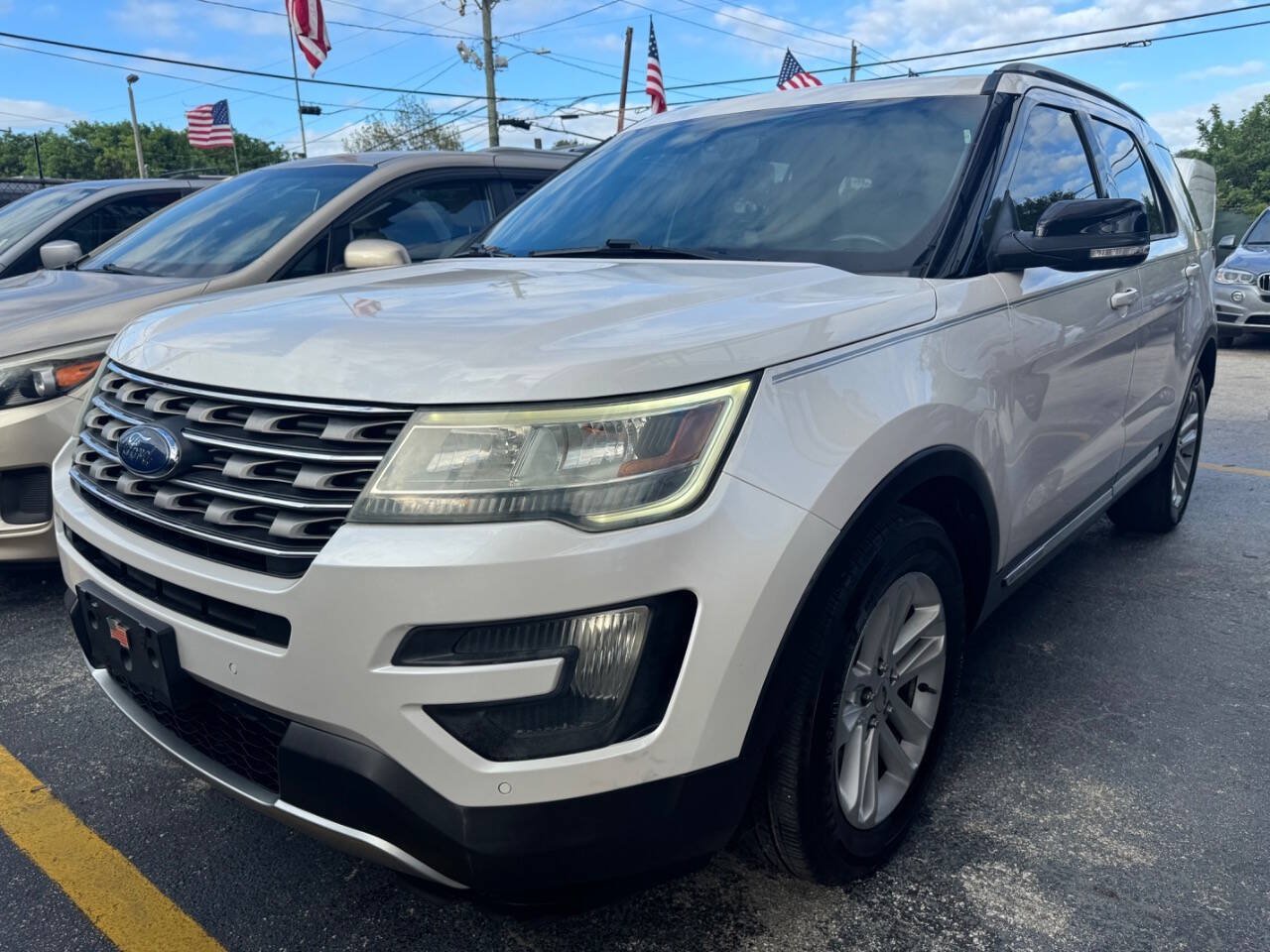 Used 2016 Ford Explorer XLT w/ Equipment Group 202A FWD image 1