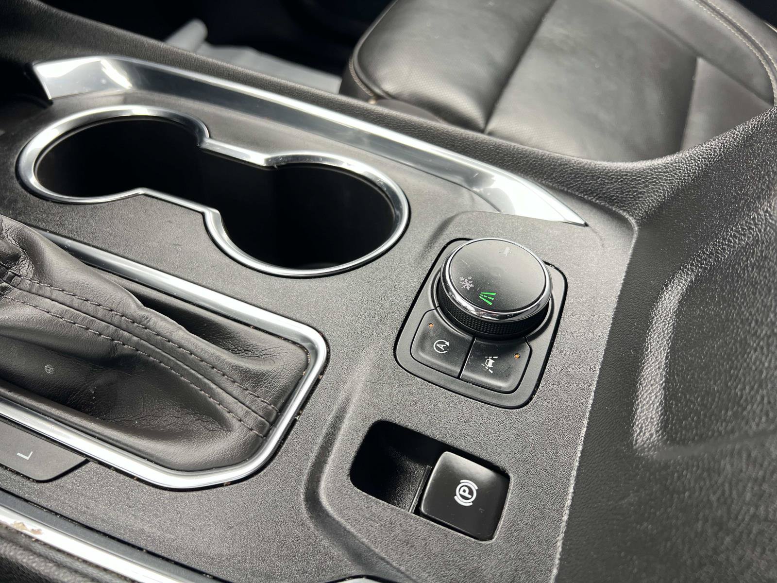 Used 2023 Chevrolet Traverse Premier FWD image 19