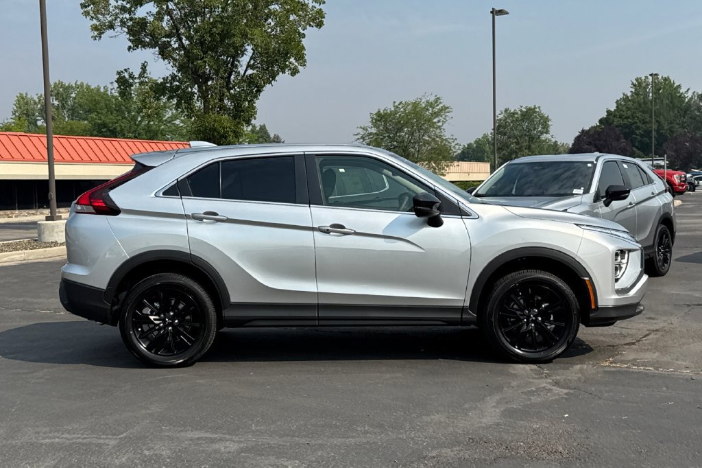 New 2026 Mitsubishi Eclipse Cross LE AWD/4WD image 3