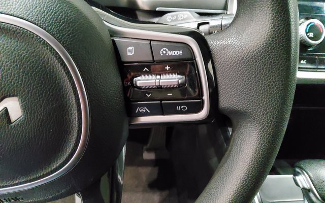 Used 2023 Kia Sorento LX image 29