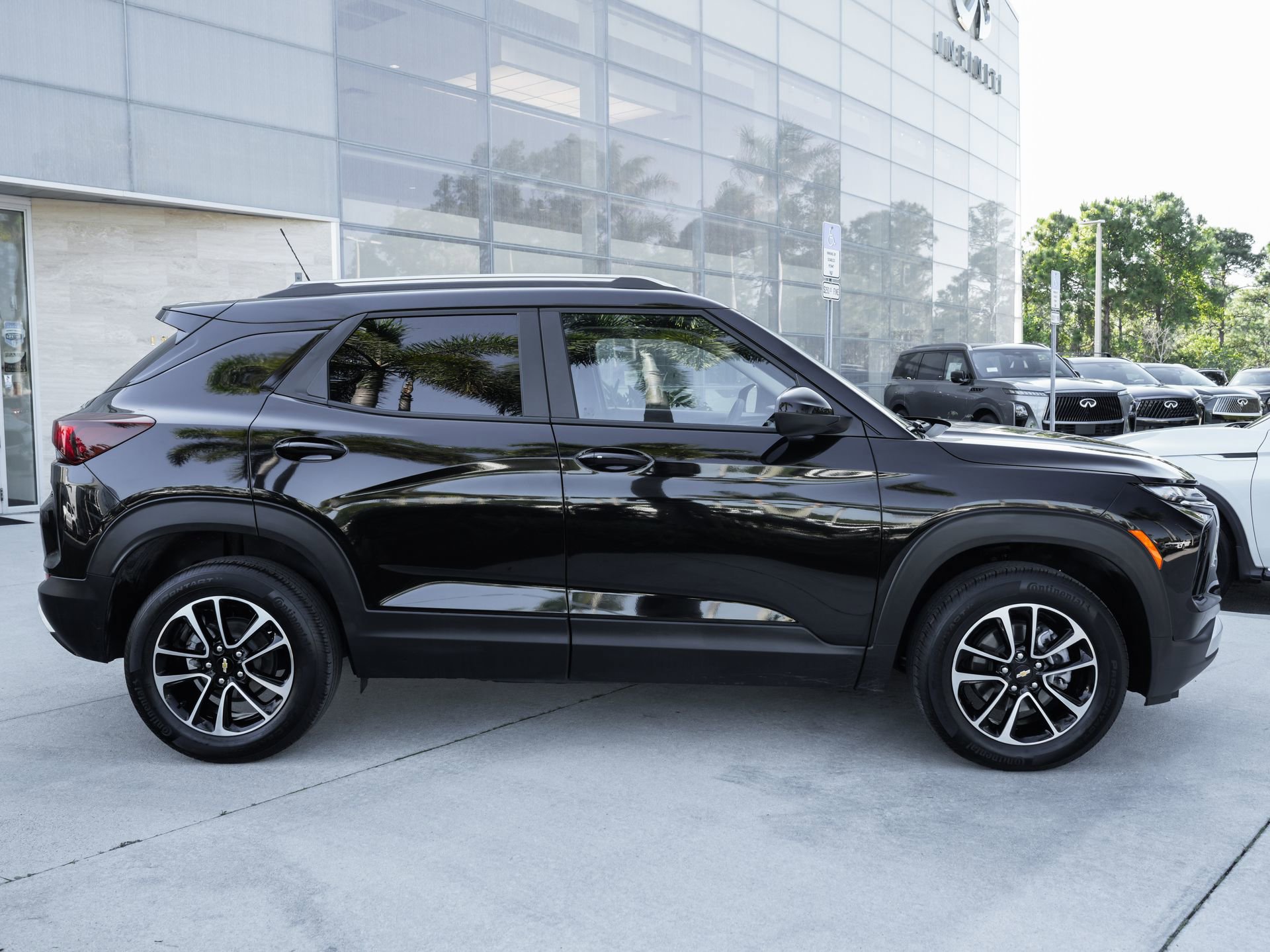 Used 2025 Chevrolet TrailBlazer LT AWD/4WD image 26