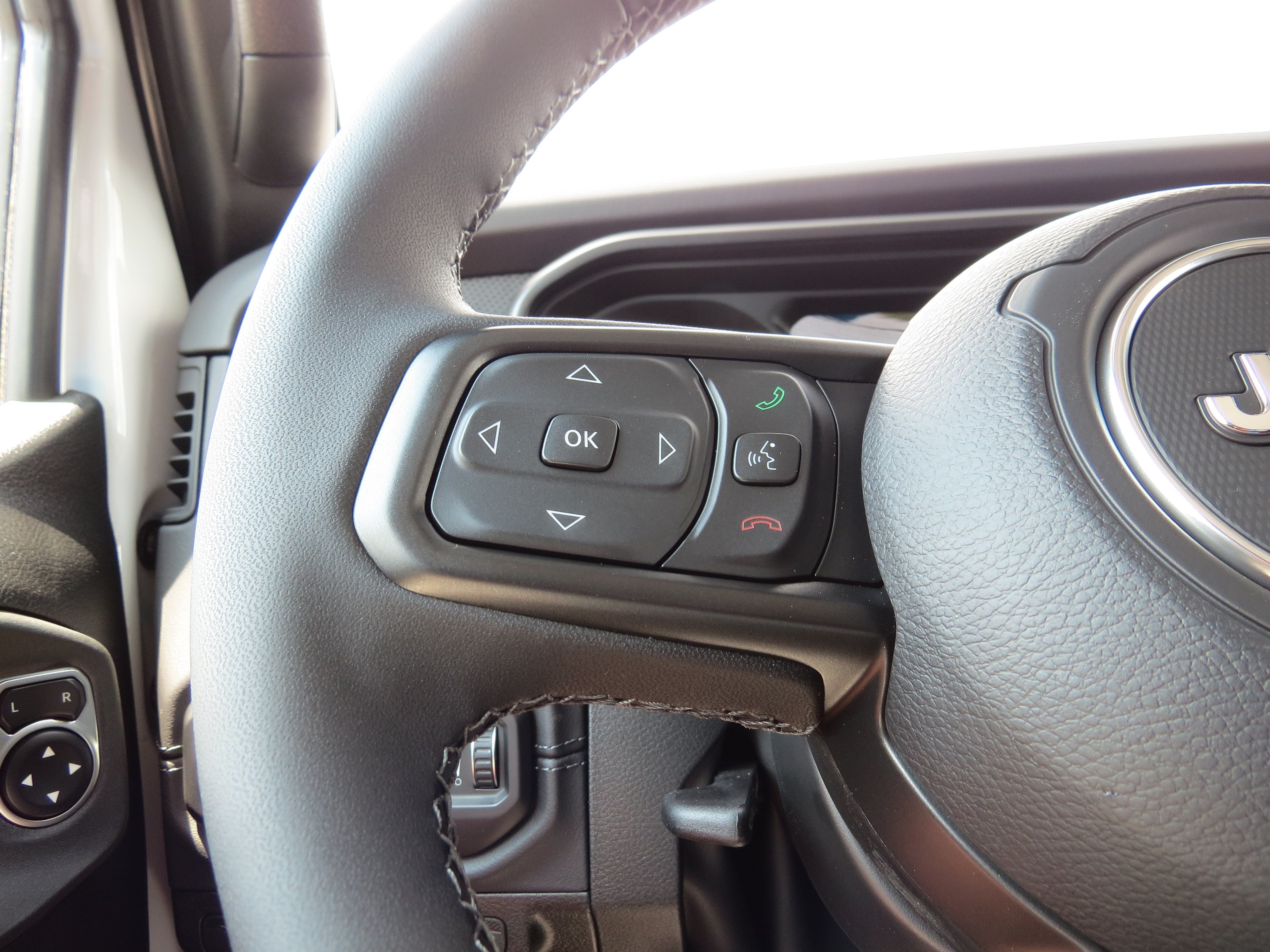 New 2026 Jeep Gladiator Mojave AWD/4WD image 18