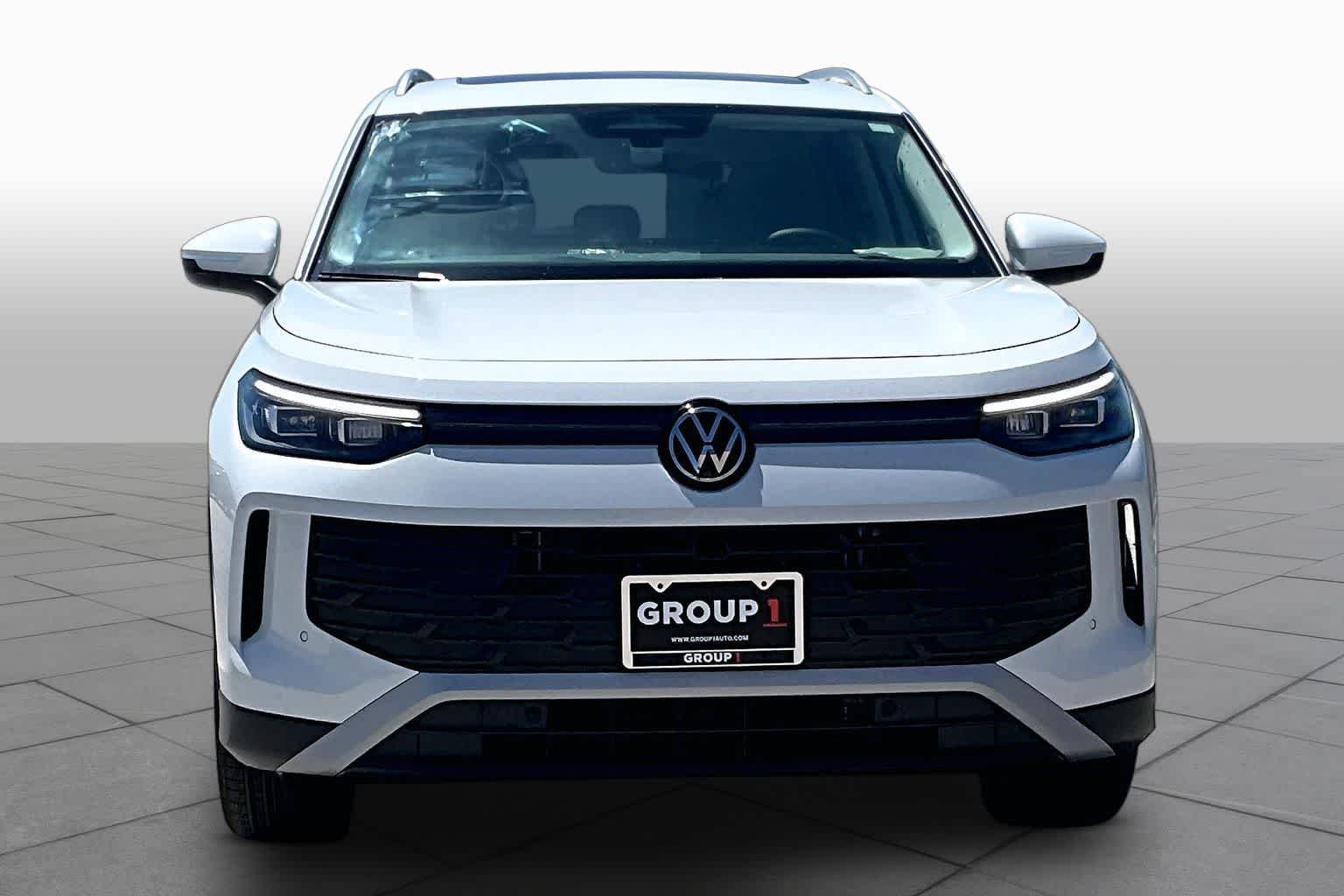New 2026 Volkswagen Tiguan SE FWD image 3