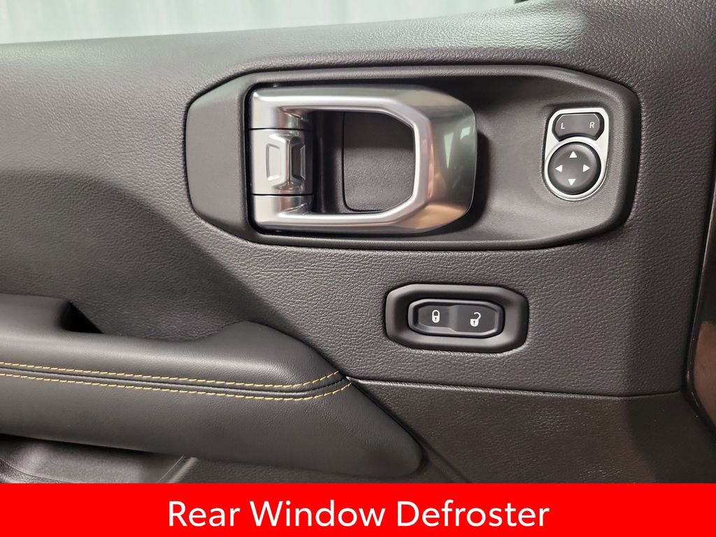 Used 2025 Jeep Wrangler Sahara AWD/4WD image 18