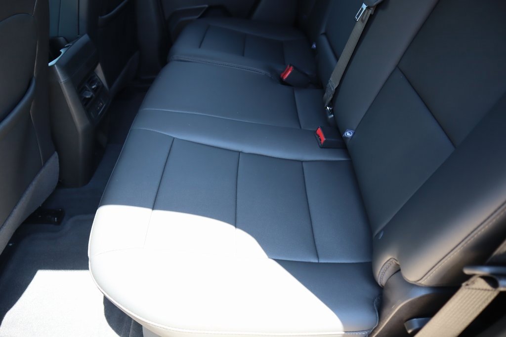 New 2026 GMC Canyon Elevation w/ Convenience Package image 13