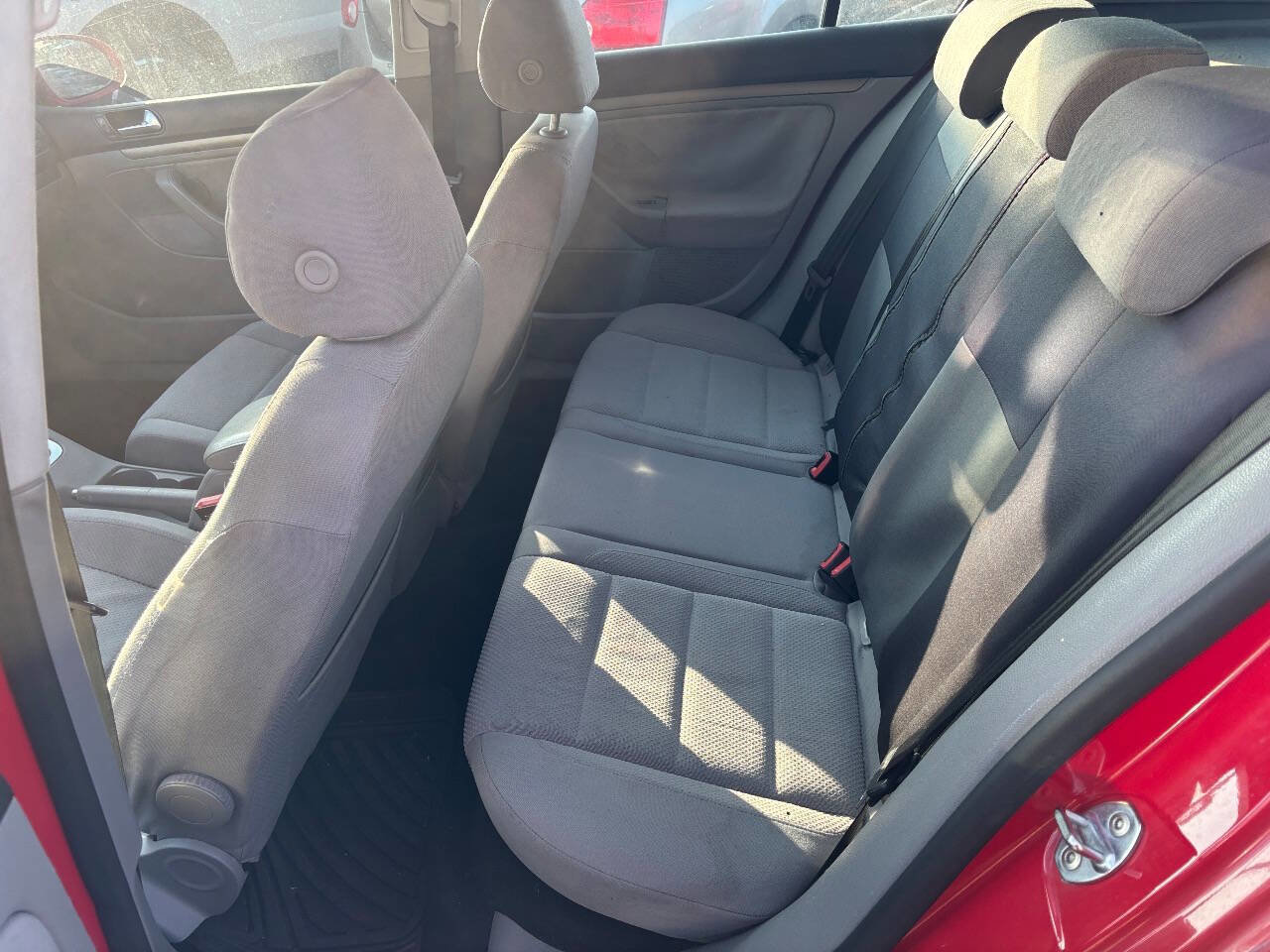 Used 2007 Volkswagen Rabbit Base 4dr Hatchback (2.5L I5 6A image 13