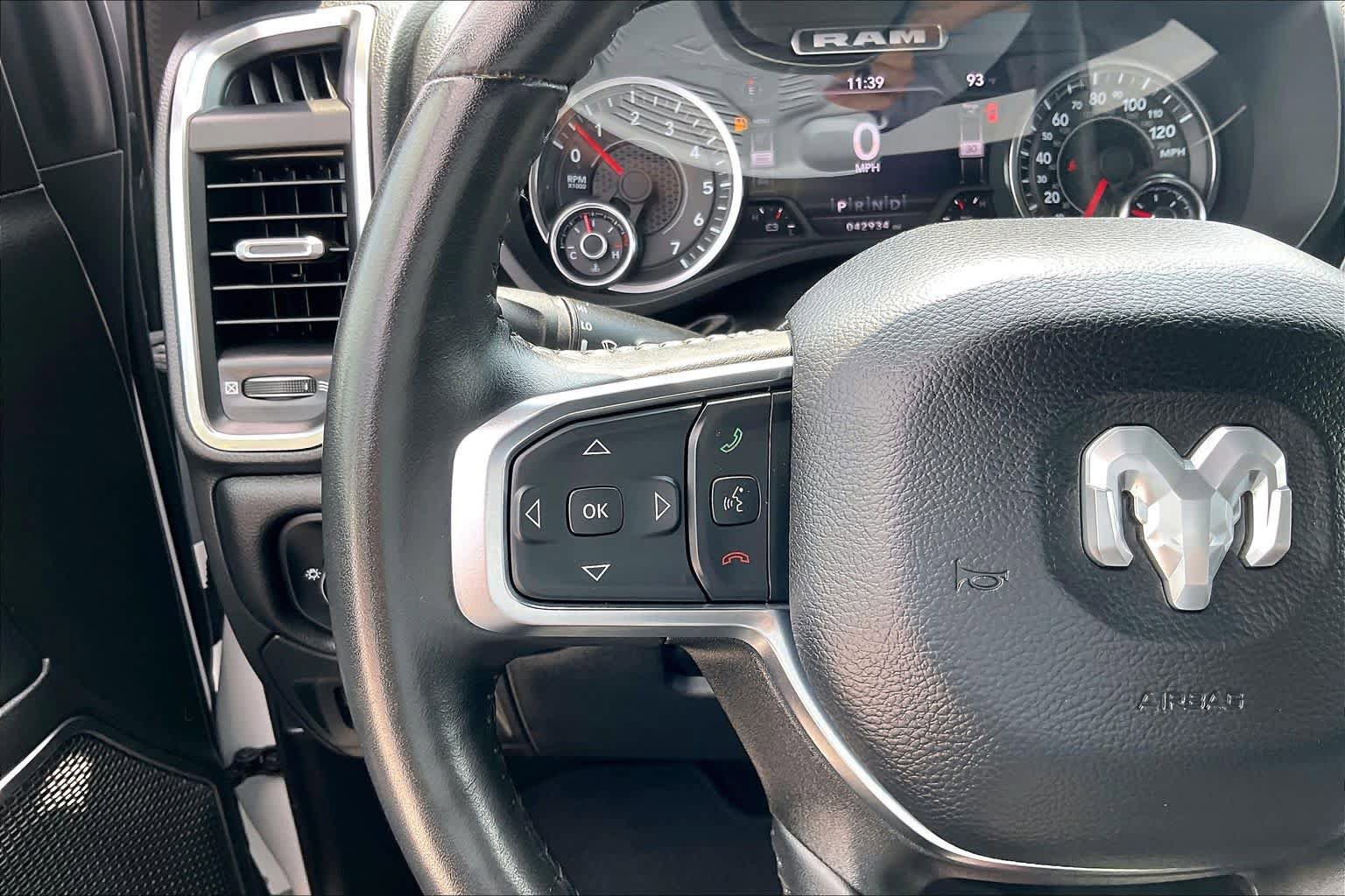 Used 2024 RAM 1500 Laramie AWD/4WD image 23