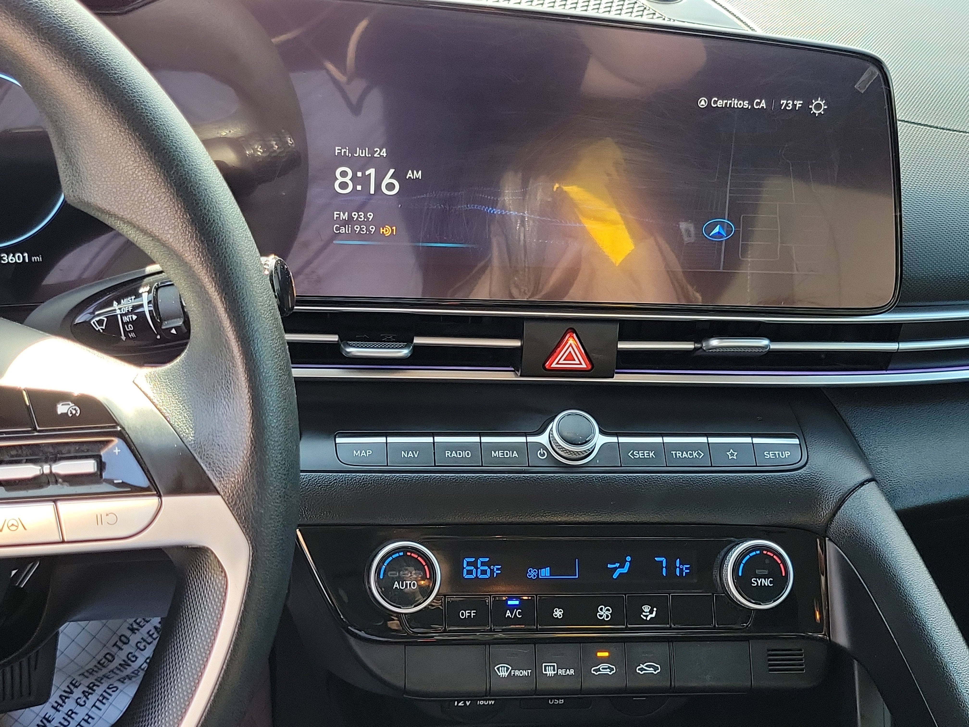 Certified 2024 Hyundai Elantra SEL FWD image 15