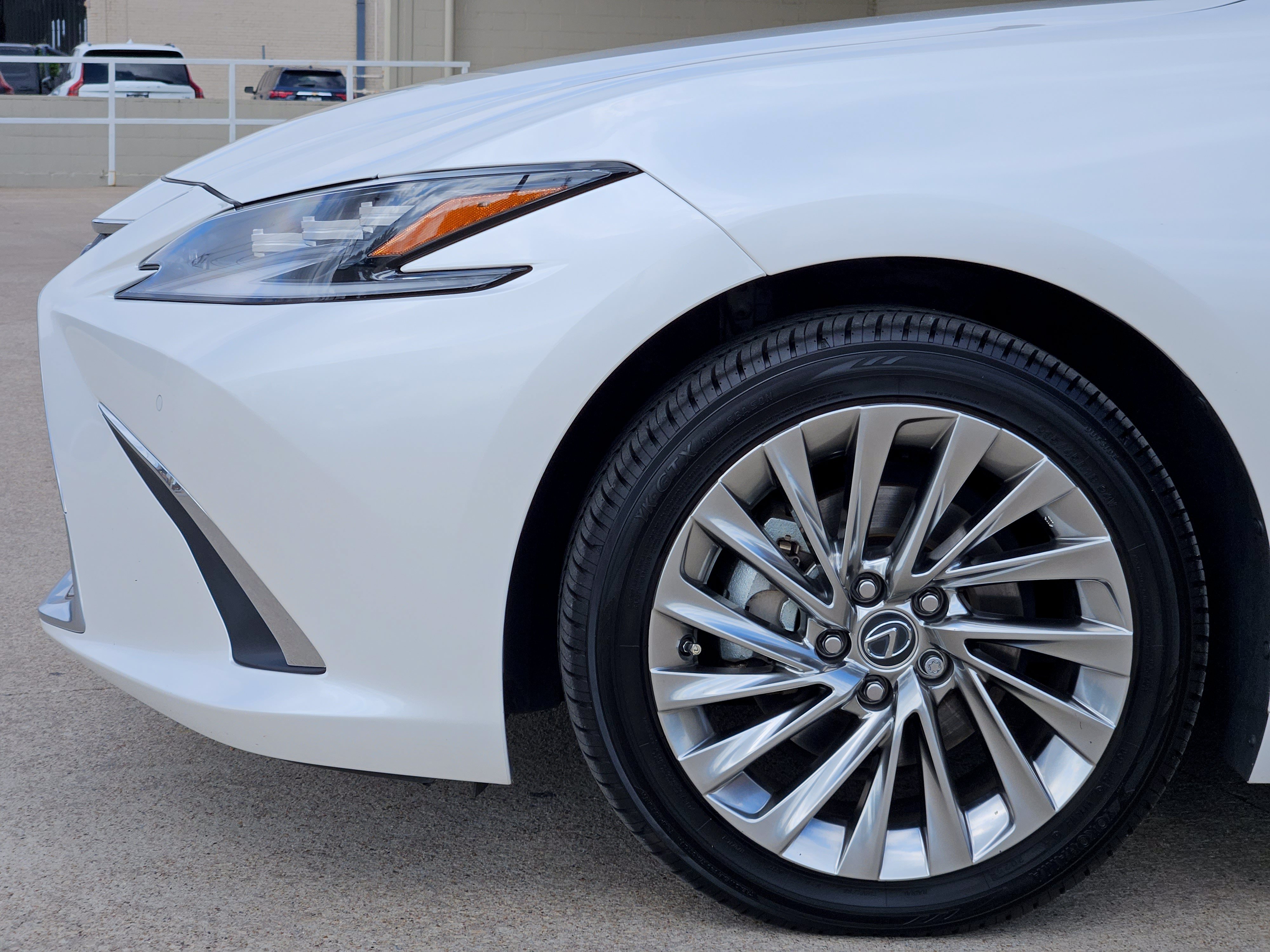 Used 2023 Lexus ES 300h Ultra Luxury w/ Accessory Package (Z2) FWD image 12