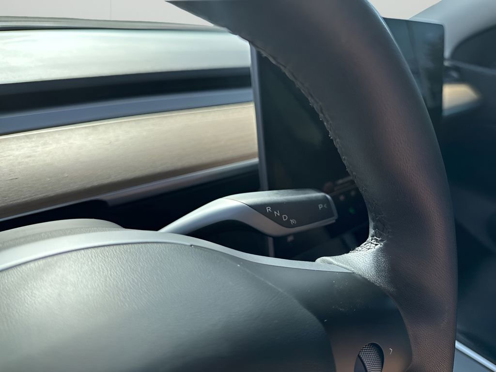 Used 2022 Tesla Model Y Long Range image 27