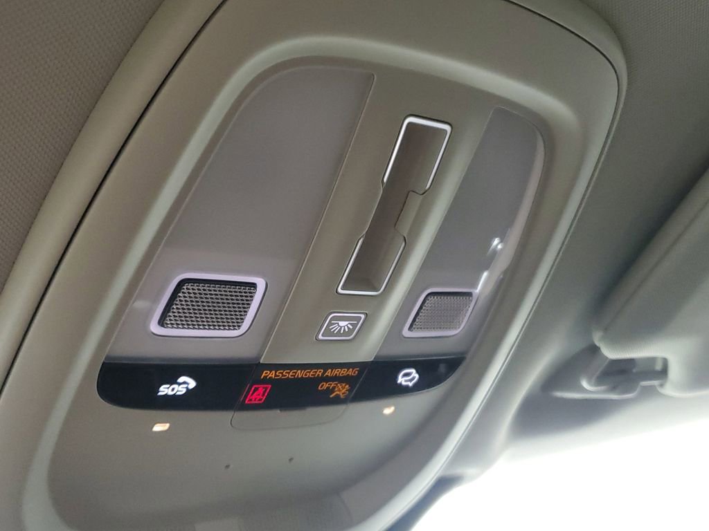 Certified 2025 Volvo XC90 B6 Core w/ Climate Package image 37