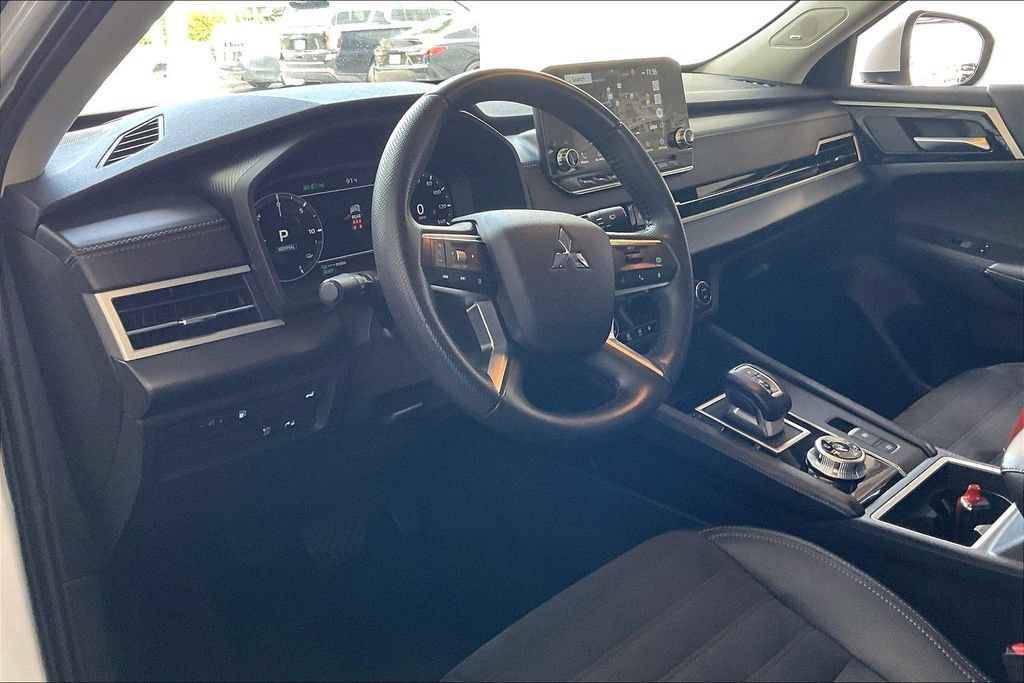 Used 2024 Mitsubishi Outlander SE AWD/4WD image 4