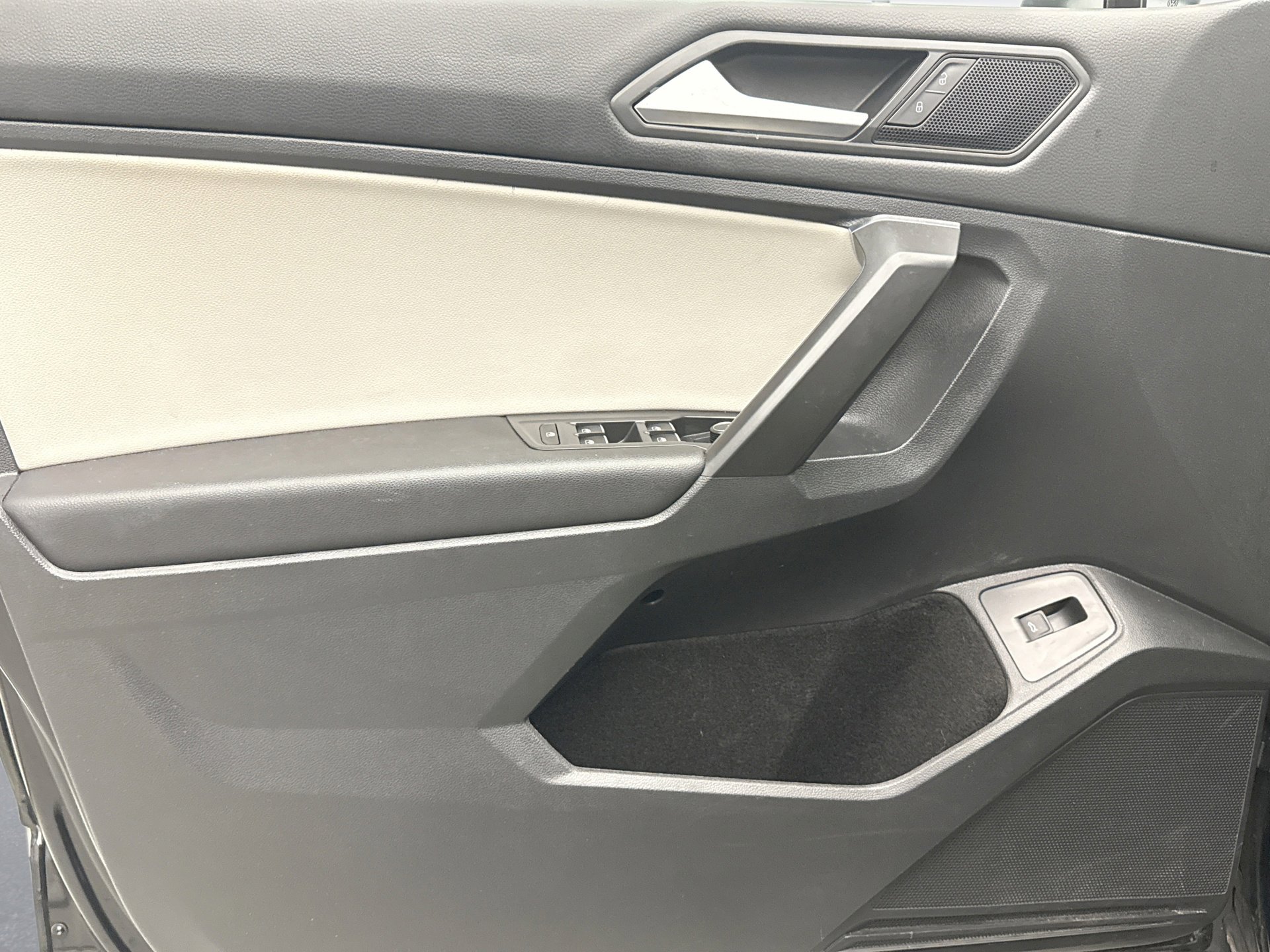 Used 2021 Volkswagen Tiguan SEL image 9