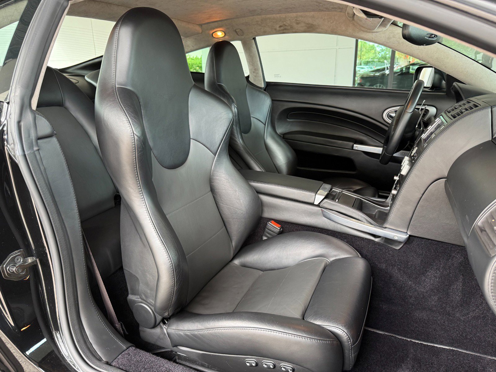 Used 2006 Aston Martin Vanquish S image 32