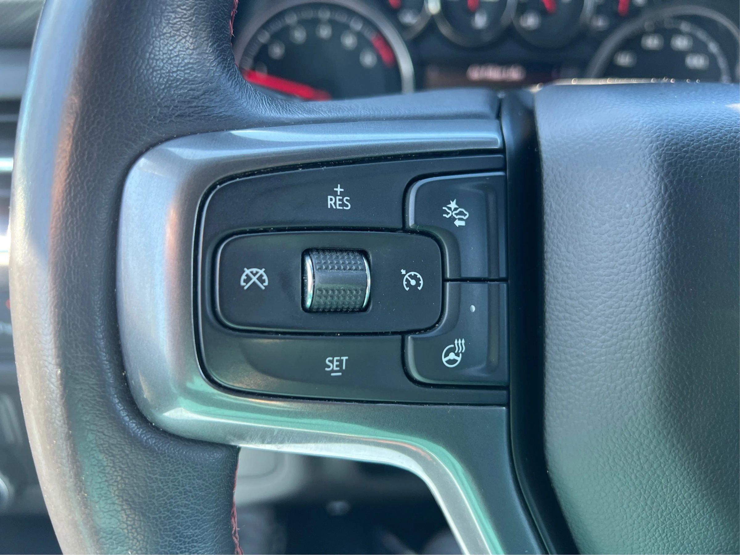 Used 2021 Chevrolet Suburban RST w/ Luxury Package image 30