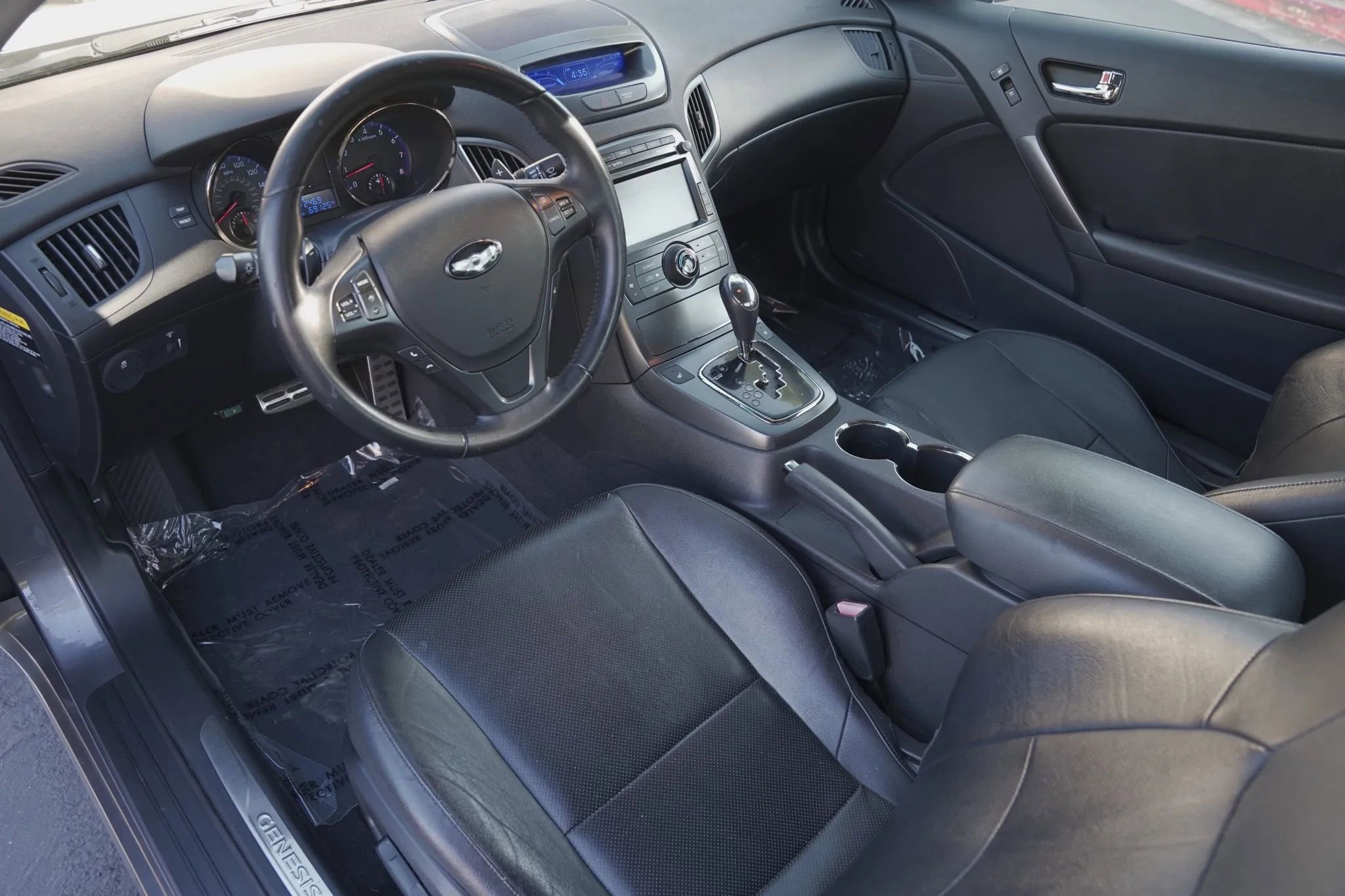 Used 2011 Hyundai Genesis 3.8 image 3