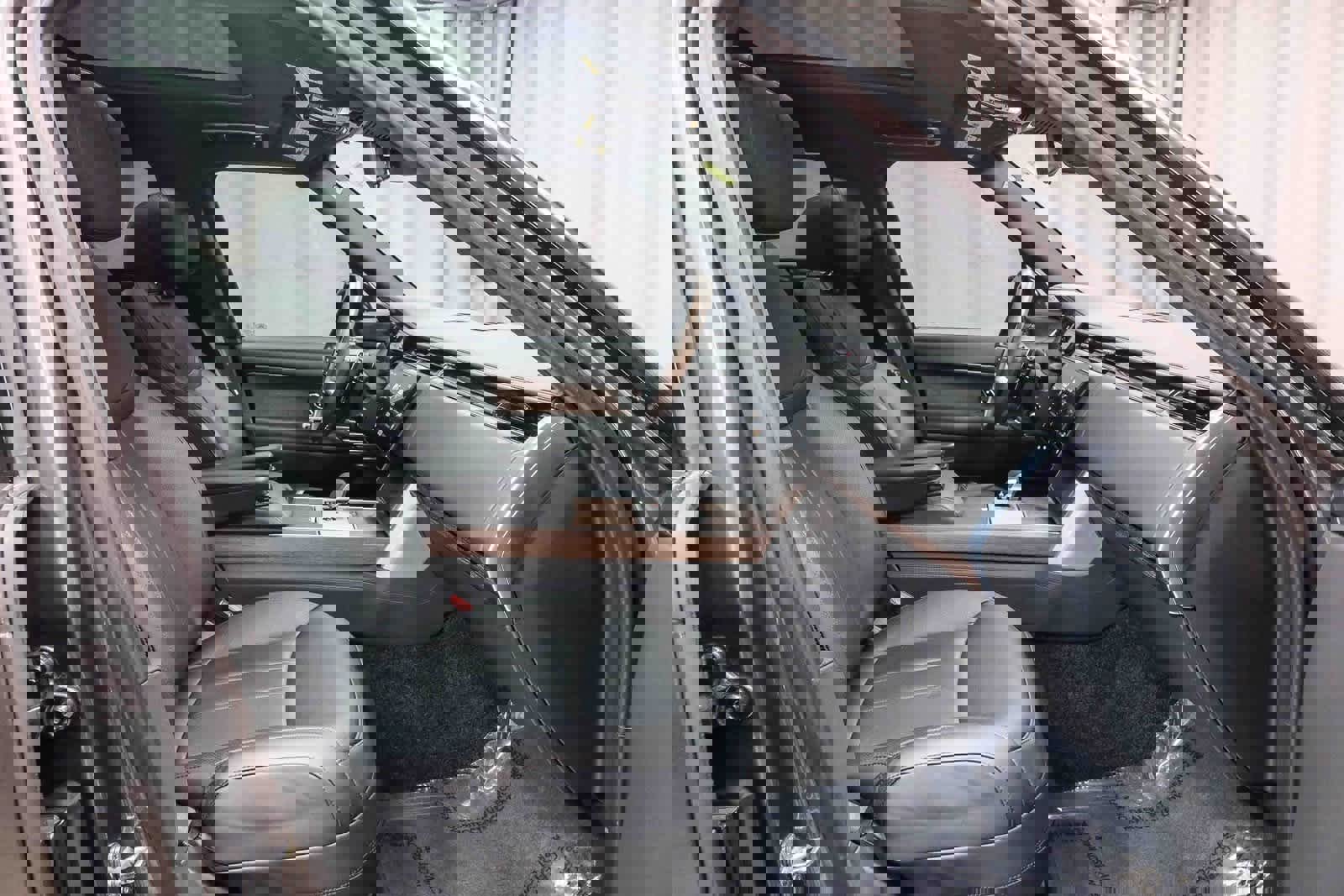 Used 2025 Land Rover Range Rover Long Wheelbase Autobiography image 14