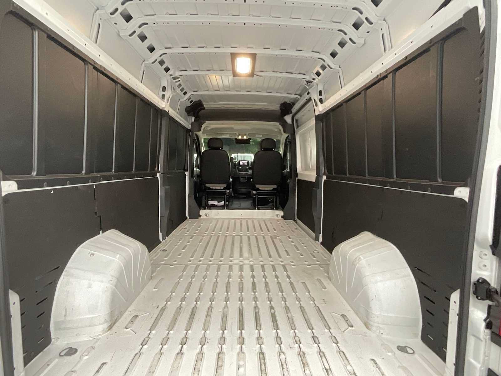 Used 2024 RAM ProMaster 2500 w/ Convenience Group FWD image 25