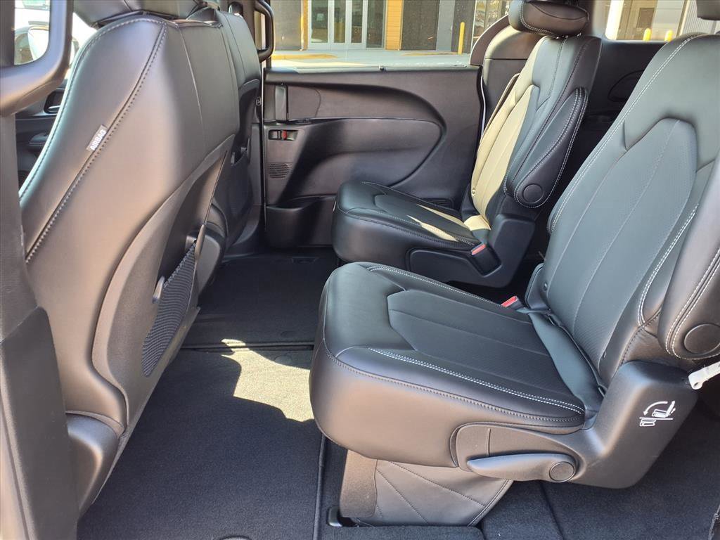 New 2026 Chrysler Voyager LX image 8