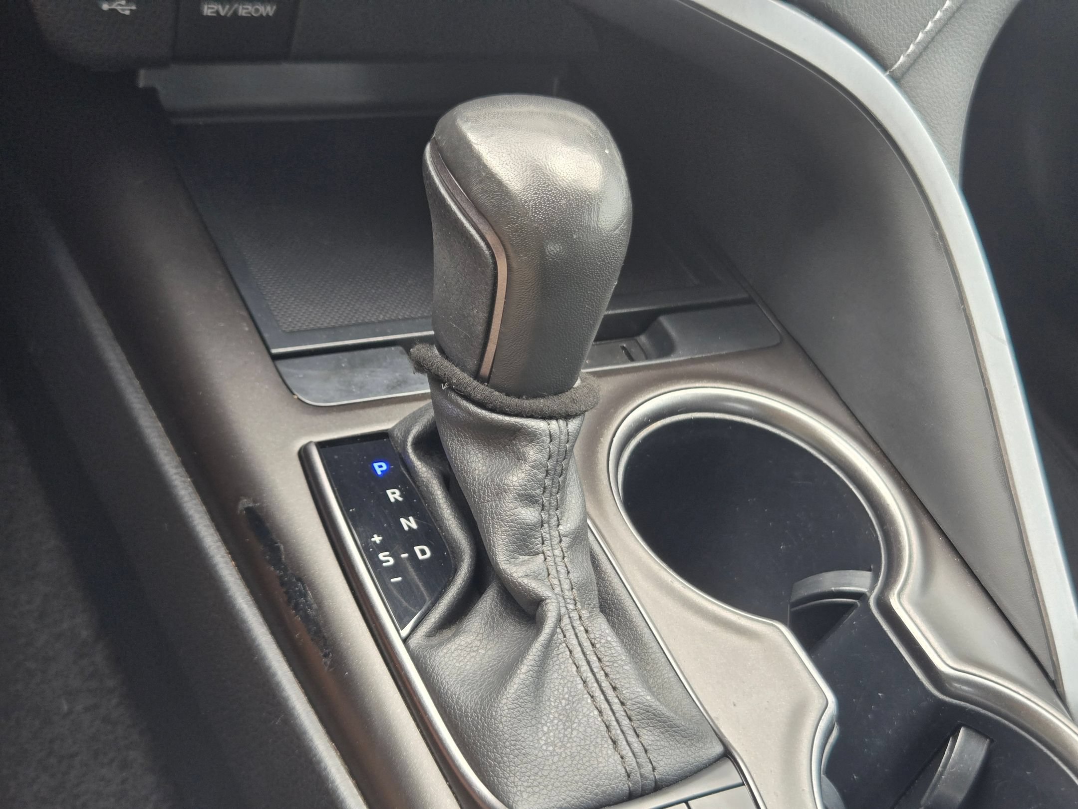 Used 2024 Toyota Camry SE w/ Convenience Package FWD image 18