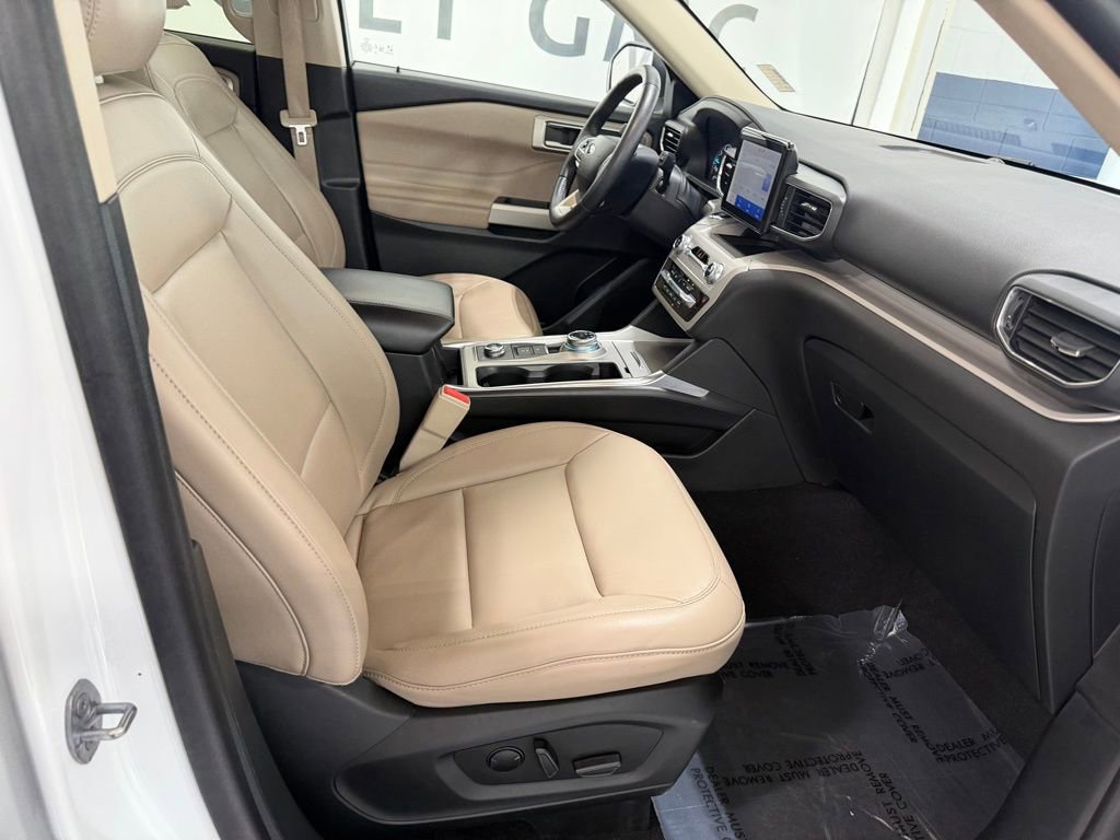 Used 2024 Ford Explorer XLT w/ Equipment Group 202A image 30