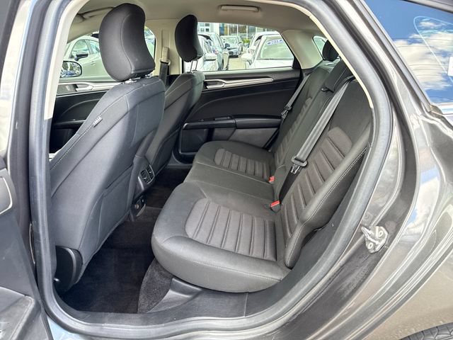 Used 2018 Ford Fusion SE FWD image 14