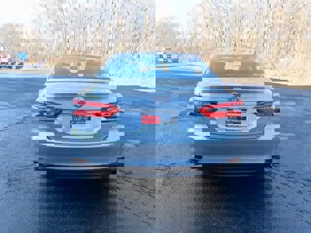 Used 2020 Toyota Camry LE image 5