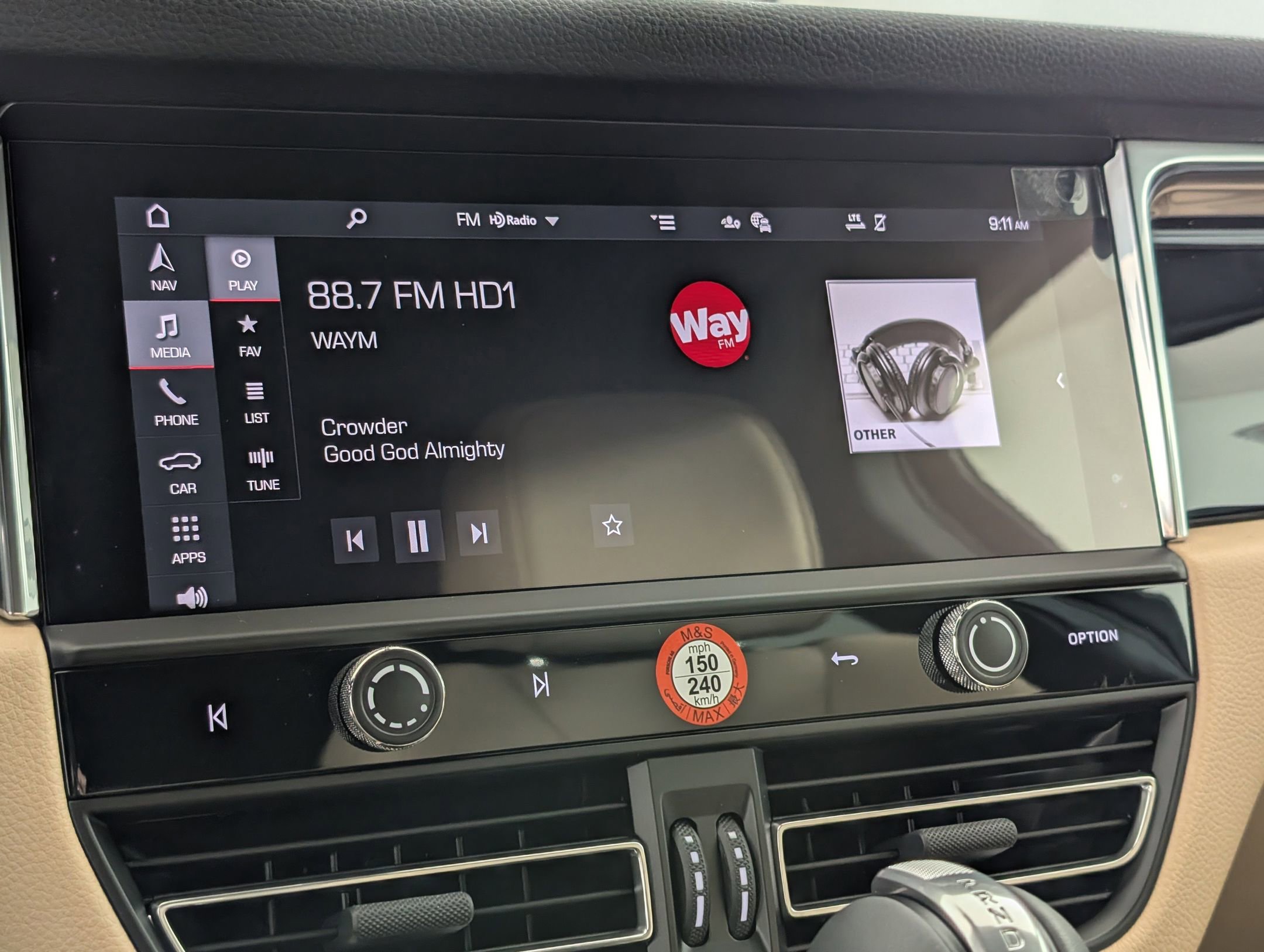 Certified 2025 Porsche Macan image 30