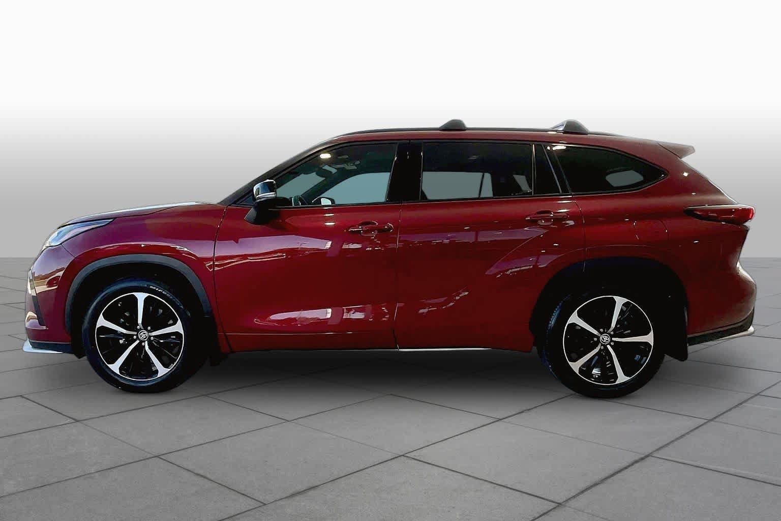 Used 2022 Toyota Highlander XSE FWD image 32
