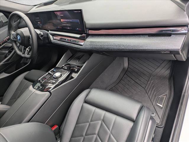 Used 2026 BMW i5 eDrive40 w/ M Sport Package RWD image 22