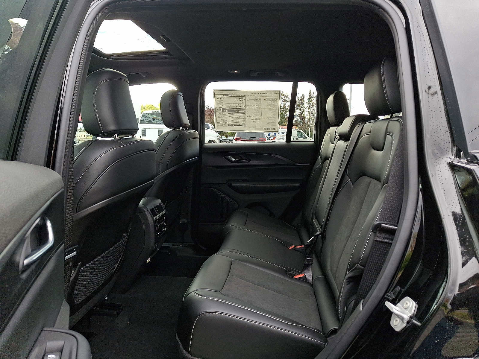 New 2025 Jeep Grand Cherokee Altitude image 6