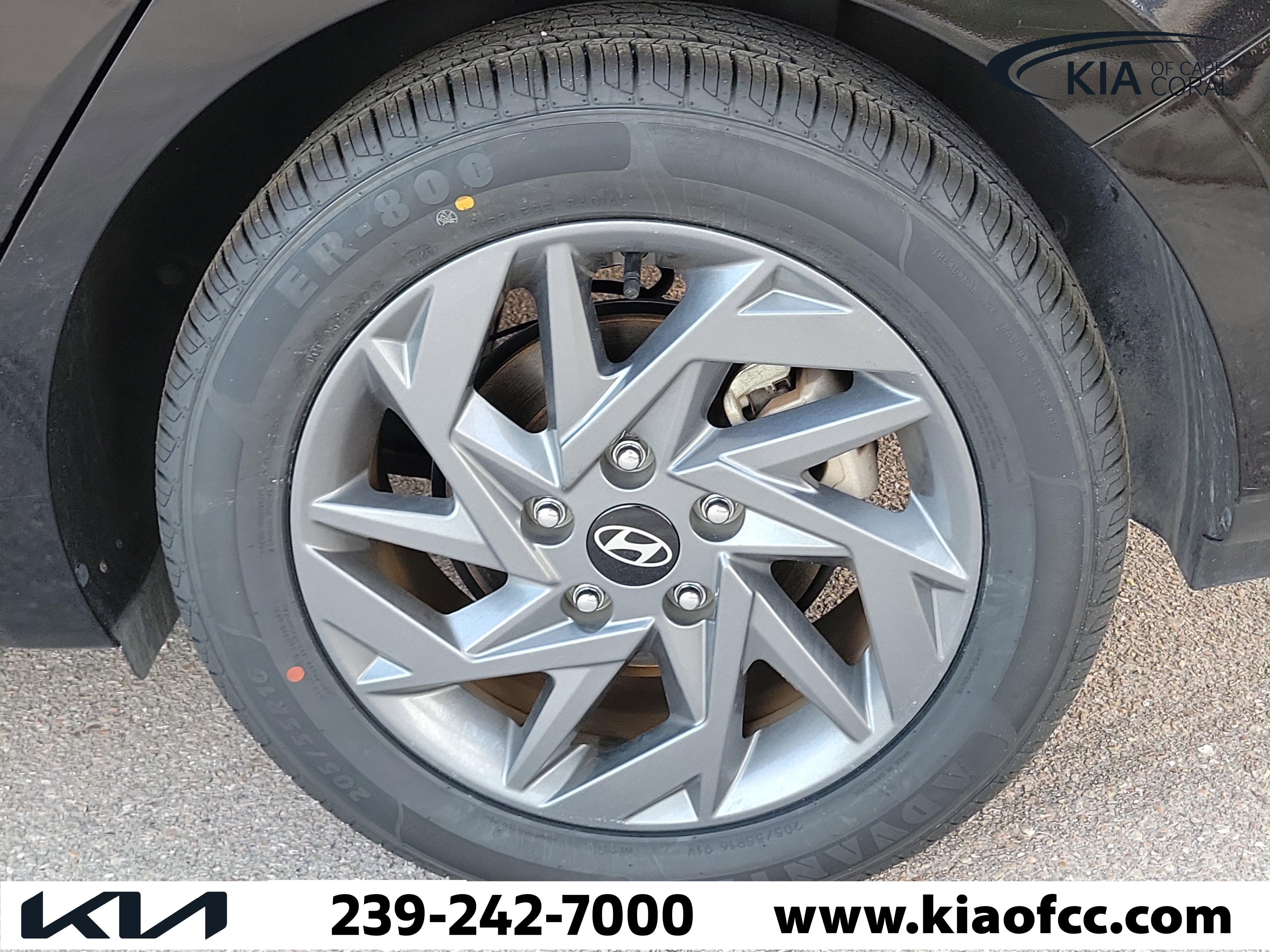 Used 2024 Hyundai Elantra SEL image 11