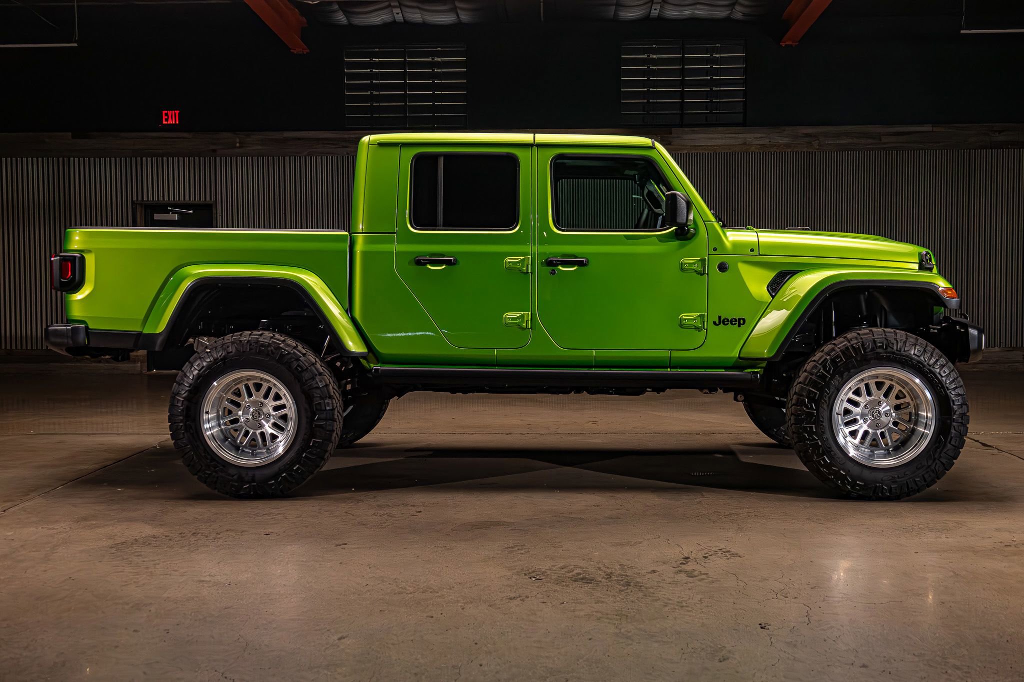 Used 2025 Jeep Gladiator Sport AWD/4WD image 10
