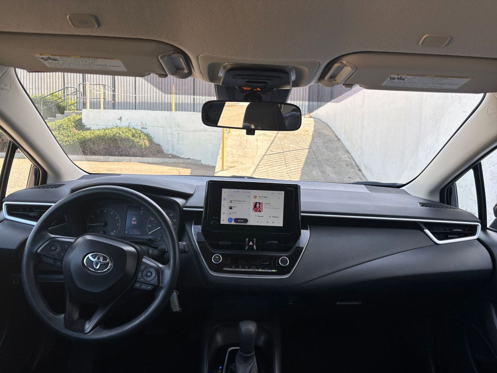 Used 2025 Toyota Corolla LE image 31