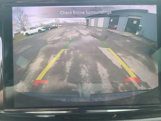 Used 2022 Chrysler Pacifica Touring-L FWD image 28