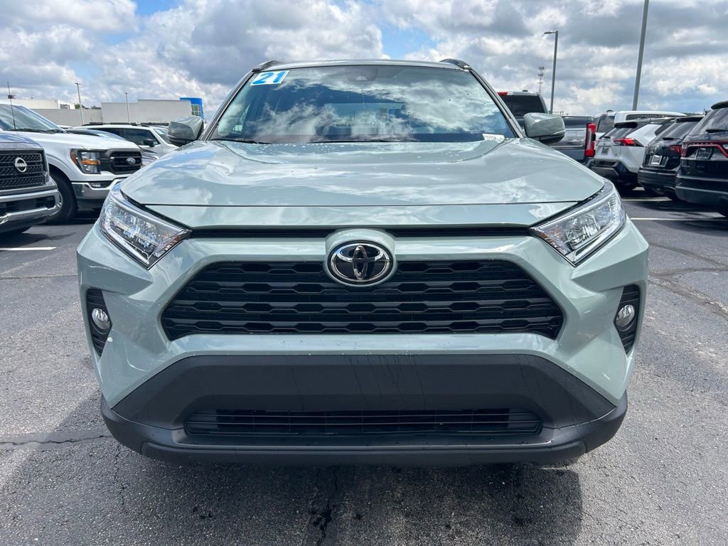Used 2021 Toyota RAV4 XLE w/ Convenience Package AWD/4WD image 3