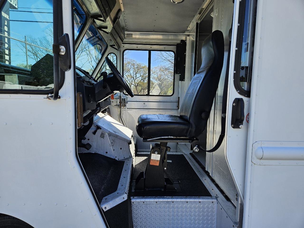 Used 2013 Ford E-350 and Econoline 350 Super Duty w/ Air Conditioning Prep Pkg image 10