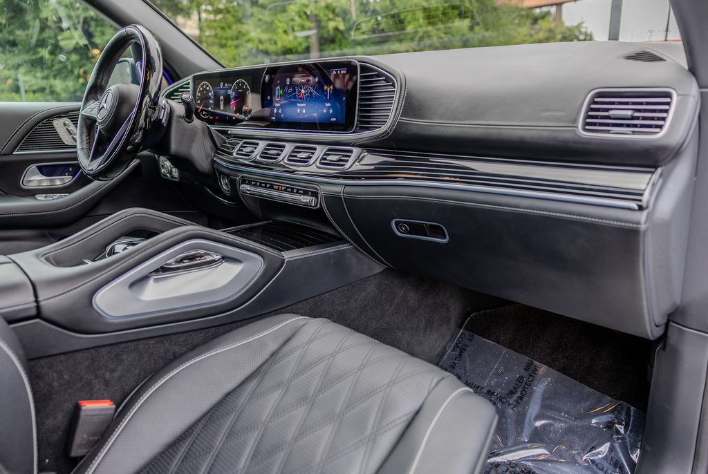 Used 2025 Mercedes-Benz Maybach GLS 600 4MATIC image 27