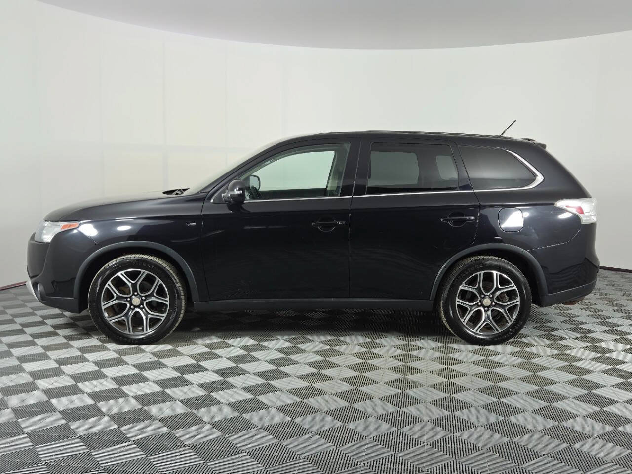 Used 2015 Mitsubishi Outlander GT AWD/4WD image 4
