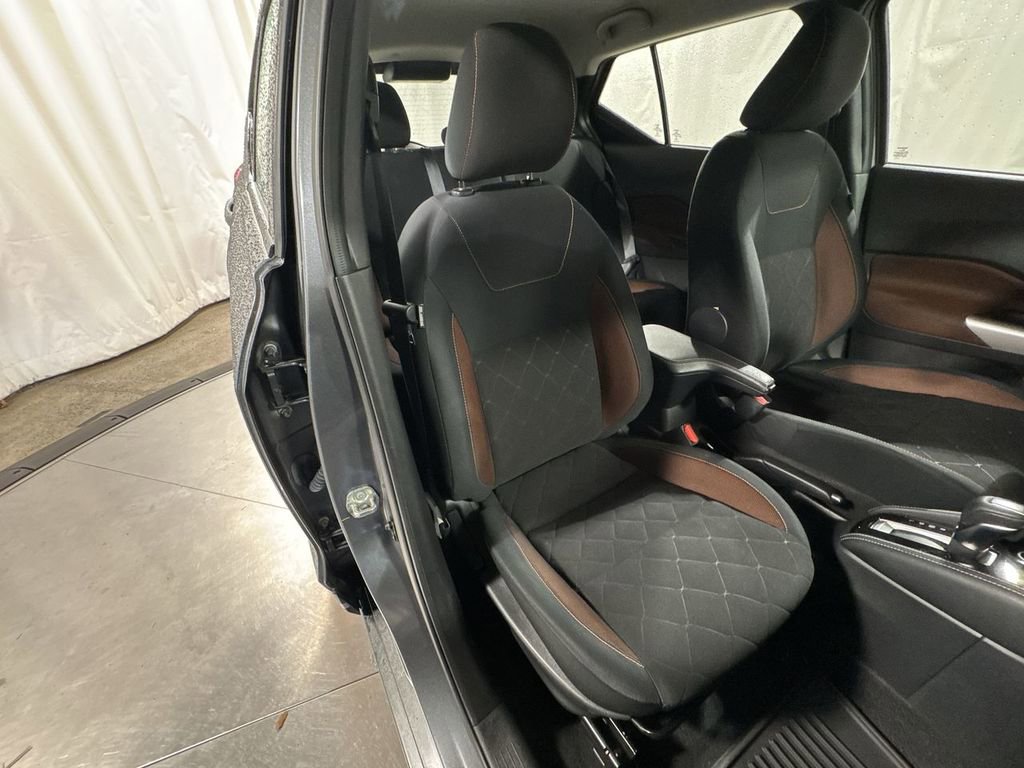 Used 2020 Nissan Kicks SR image 30