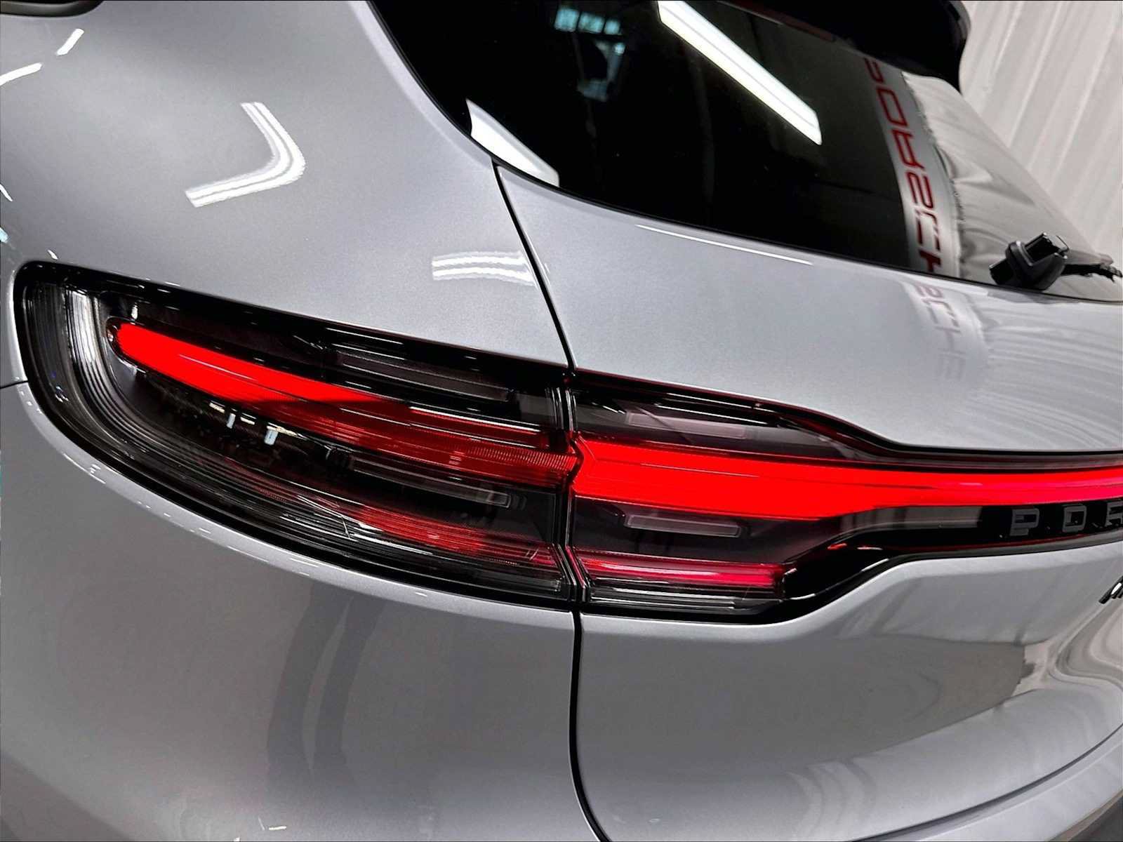 Used 2026 Porsche Macan AWD/4WD image 34